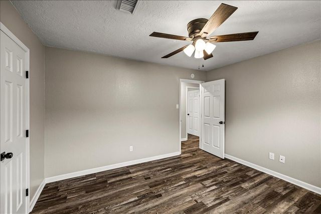 78 Shady Oak Court, Alvin, TX 77511