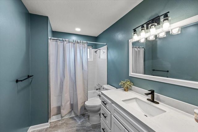 78 Shady Oak Court, Alvin, TX 77511