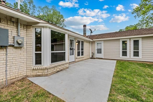 78 Shady Oak Court, Alvin, TX 77511