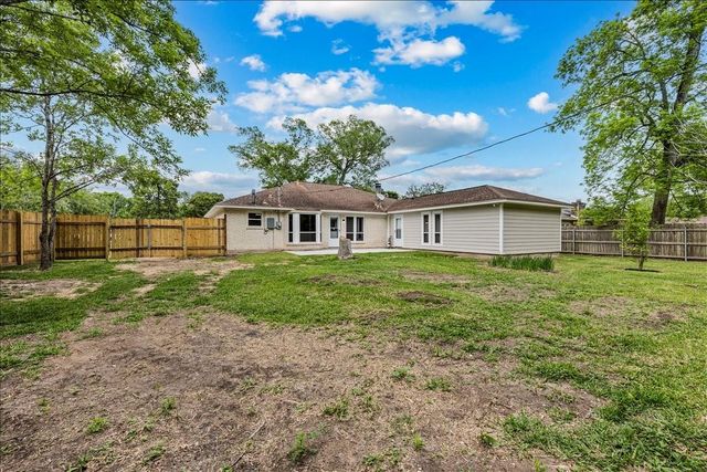 78 Shady Oak Court, Alvin, TX 77511