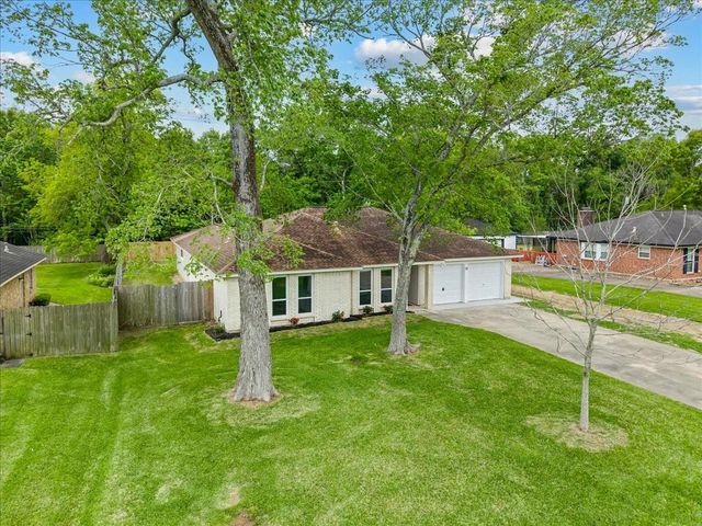 78 Shady Oak Court, Alvin, TX 77511