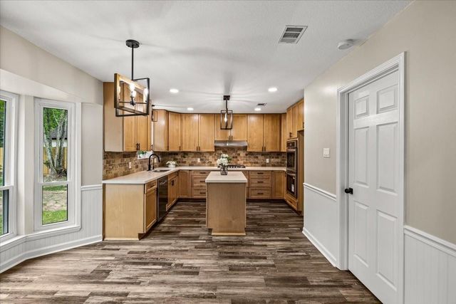 78 Shady Oak Court, Alvin, TX 77511