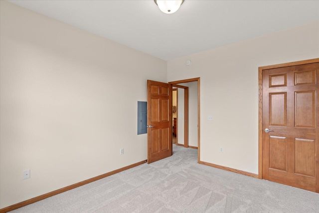 1765 New Port Vista DRIVE, Grafton, WI 53024