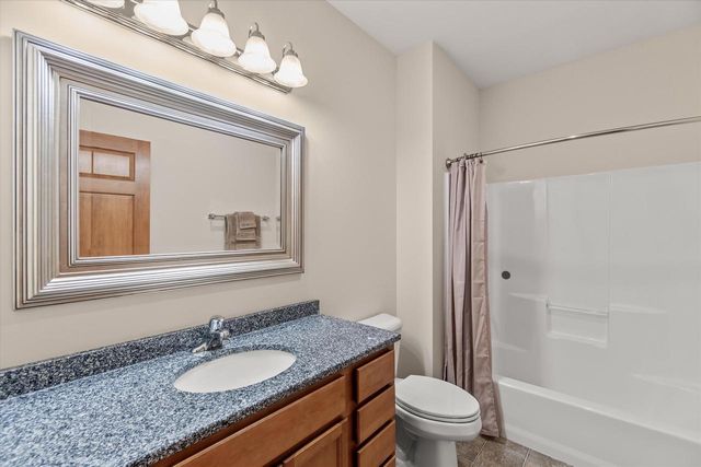1765 New Port Vista DRIVE, Grafton, WI 53024