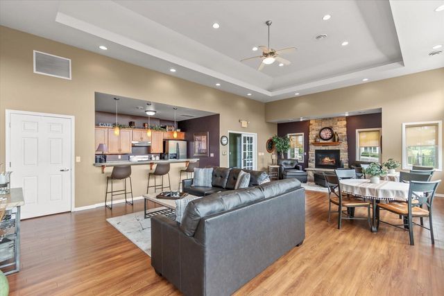 1765 New Port Vista DRIVE, Grafton, WI 53024