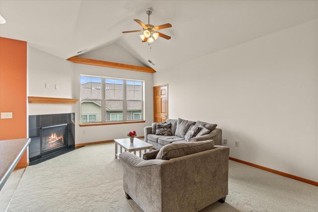 1765 New Port Vista DRIVE, Grafton, WI 53024