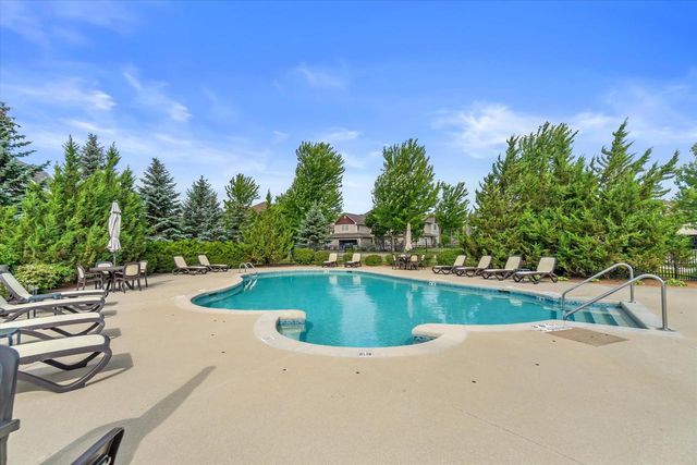 1765 New Port Vista DRIVE, Grafton, WI 53024