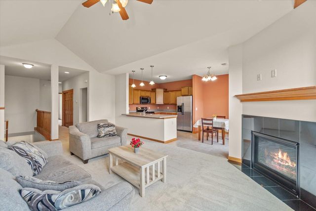 1765 New Port Vista DRIVE, Grafton, WI 53024
