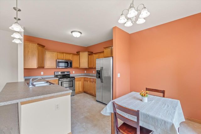 1765 New Port Vista DRIVE, Grafton, WI 53024