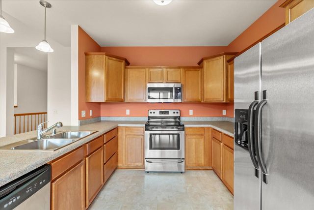 1765 New Port Vista DRIVE, Grafton, WI 53024