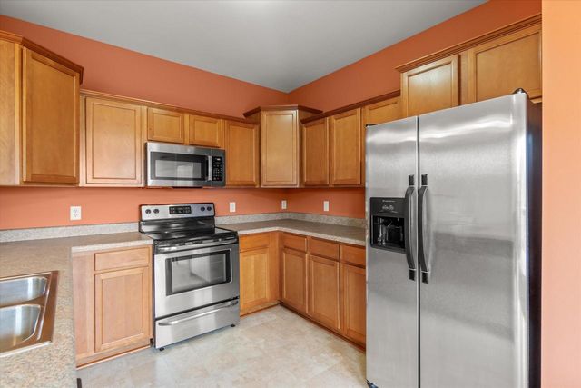 1765 New Port Vista DRIVE, Grafton, WI 53024