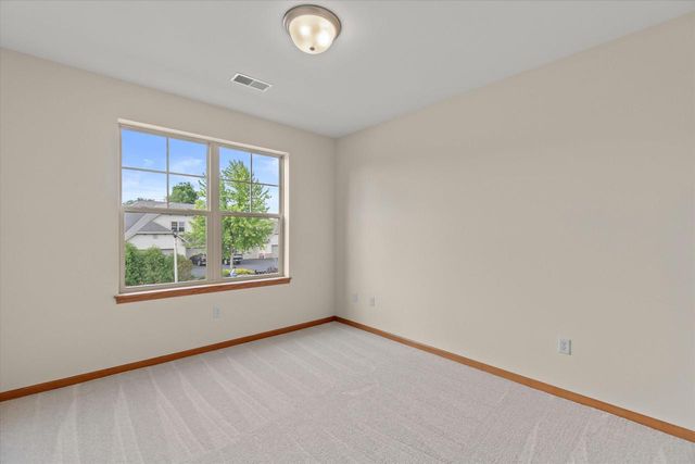 1765 New Port Vista DRIVE, Grafton, WI 53024