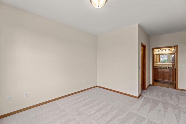 1765 New Port Vista DRIVE, Grafton, WI 53024