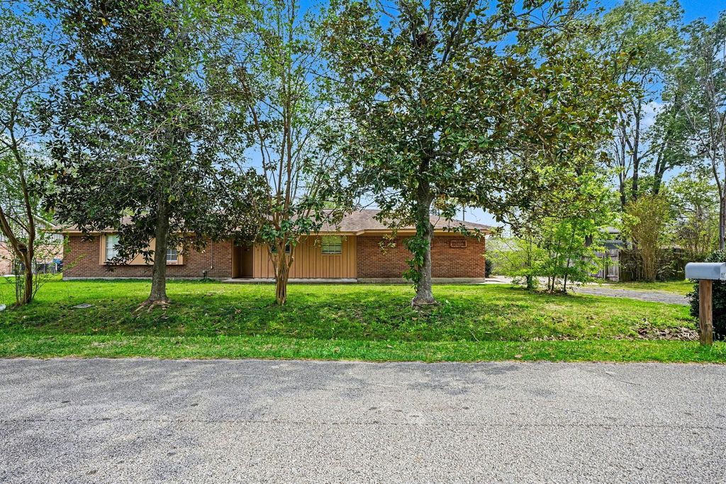 722 N Fall Creek Drive, Houston, TX 77336