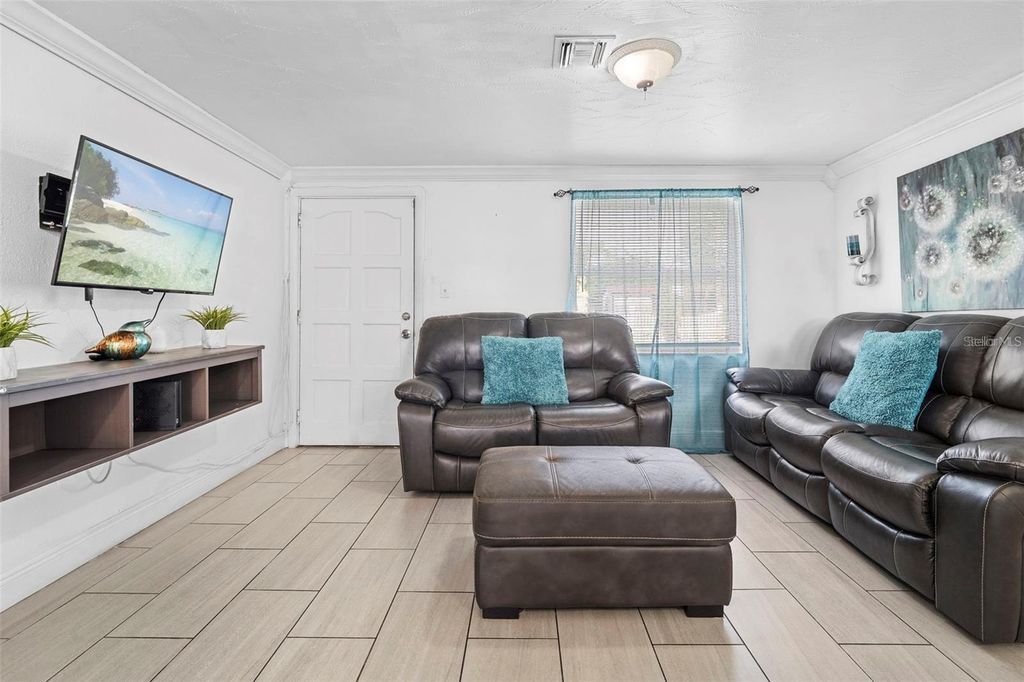 Image 14 of property listing at 3906 DOANE STREET, Orlando, FL 32839