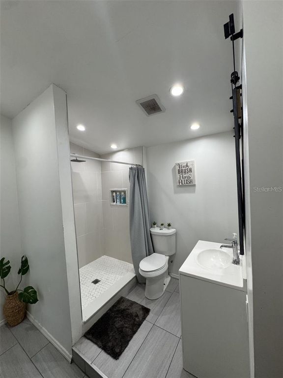 Image 36 of property listing at 3906 DOANE STREET, Orlando, FL 32839