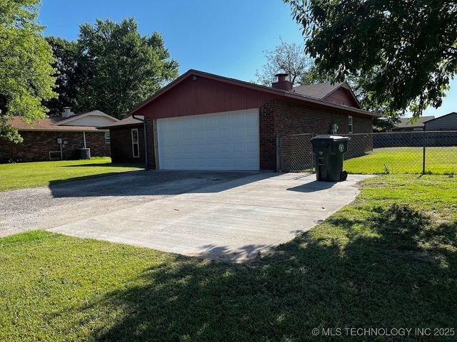 2308 Sarah Lane, Muskogee, OK 74403