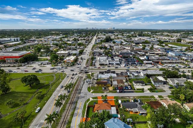 7201 SW 40th St, Miami, FL 33155