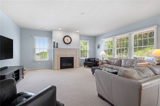 1610 Heritage Dr, Franklin Park, PA 15237