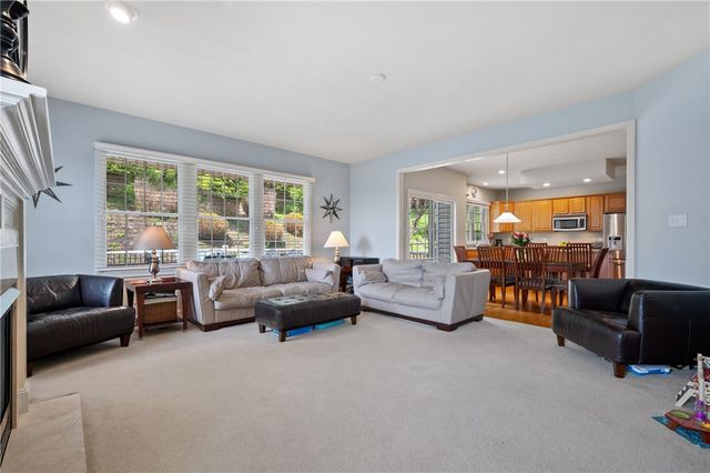 1610 Heritage Dr, Franklin Park, PA 15237
