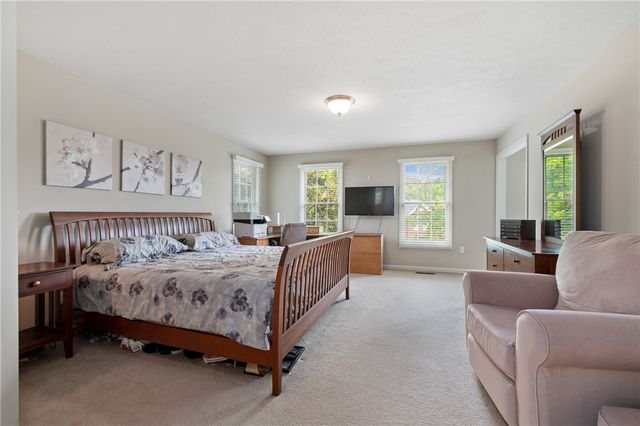 1610 Heritage Dr, Franklin Park, PA 15237