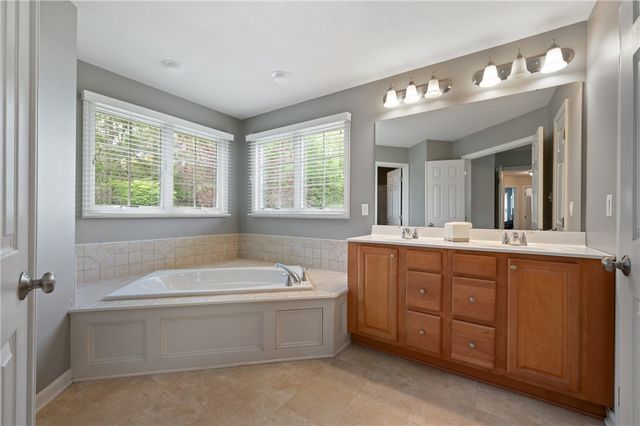 1610 Heritage Dr, Franklin Park, PA 15237