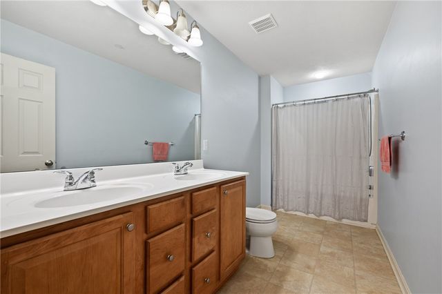 1610 Heritage Dr, Franklin Park, PA 15237