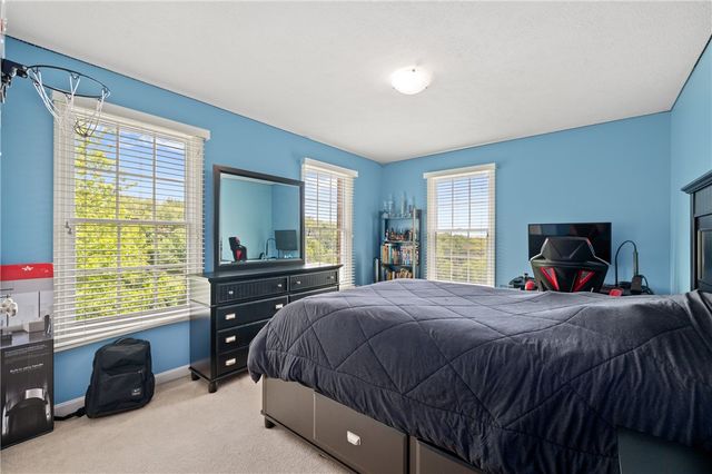 1610 Heritage Dr, Franklin Park, PA 15237