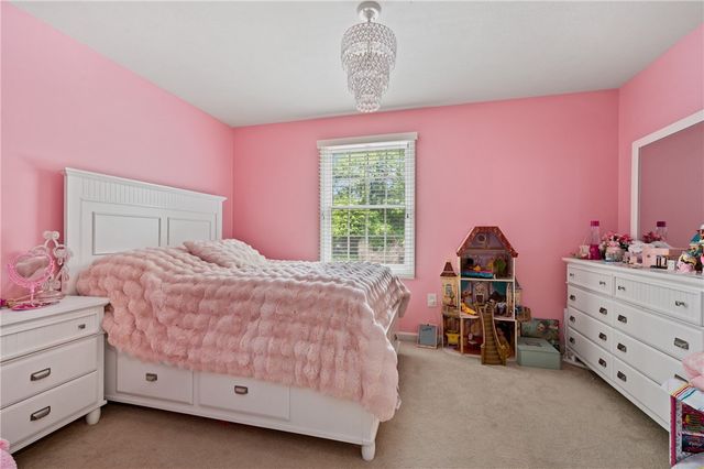 1610 Heritage Dr, Franklin Park, PA 15237