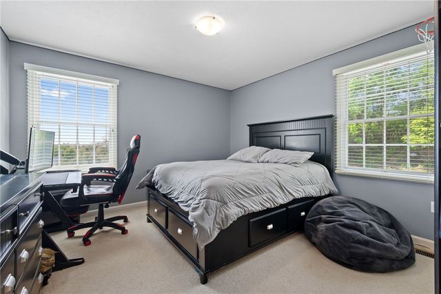 1610 Heritage Dr, Franklin Park, PA 15237