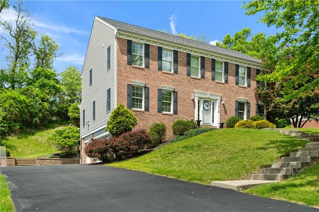 1610 Heritage Dr, Franklin Park, PA 15237