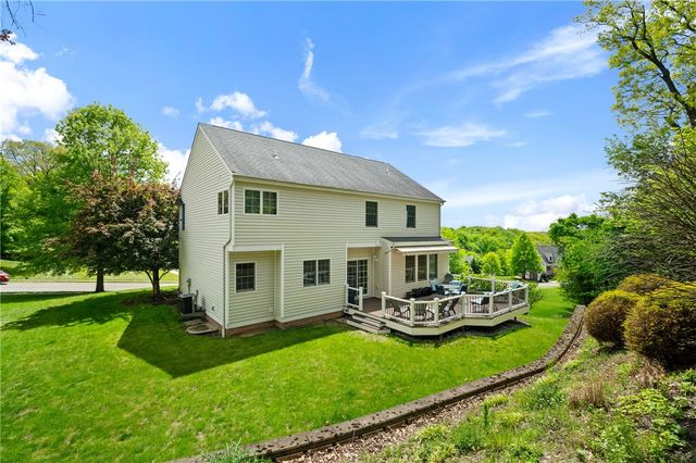 1610 Heritage Dr, Franklin Park, PA 15237