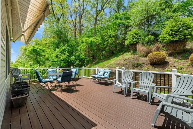 1610 Heritage Dr, Franklin Park, PA 15237