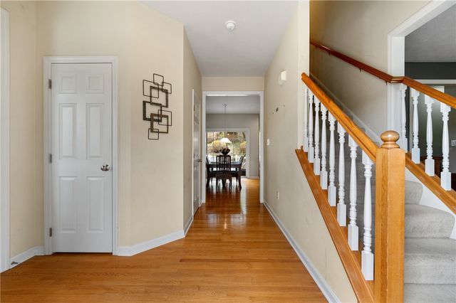 1610 Heritage Dr, Franklin Park, PA 15237