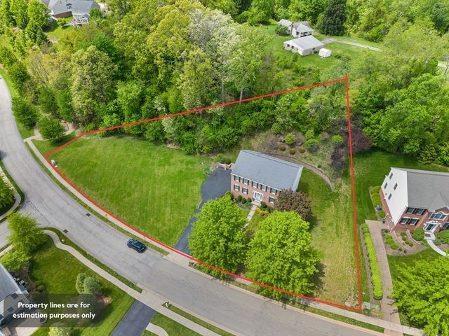 1610 Heritage Dr, Franklin Park, PA 15237