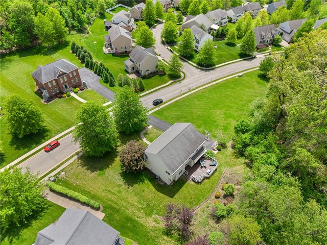 1610 Heritage Dr, Franklin Park, PA 15237