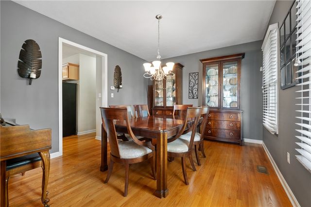 1610 Heritage Dr, Franklin Park, PA 15237