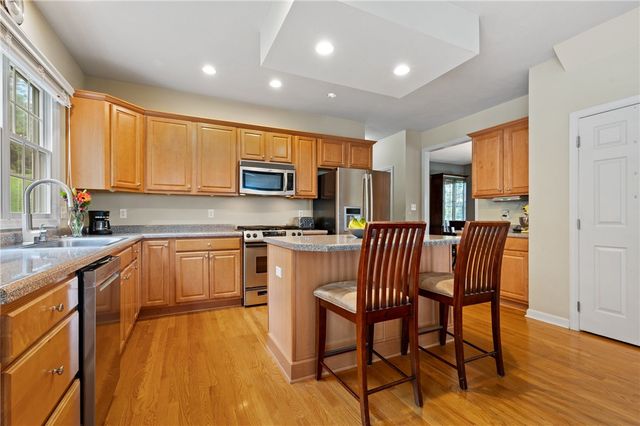 1610 Heritage Dr, Franklin Park, PA 15237