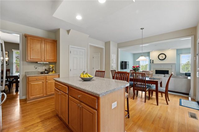 1610 Heritage Dr, Franklin Park, PA 15237