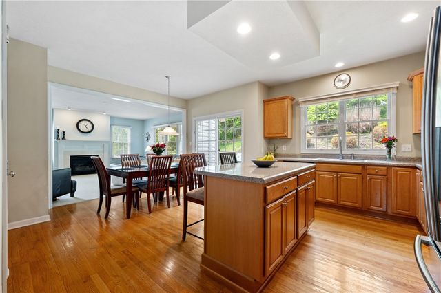 1610 Heritage Dr, Franklin Park, PA 15237