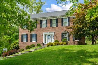 1610 Heritage Dr, Franklin Park, PA 15237