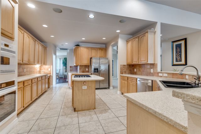 6623 Sapphire Circle S, Colleyville, TX 76034