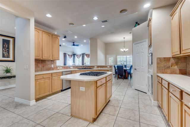 6623 Sapphire Circle S, Colleyville, TX 76034