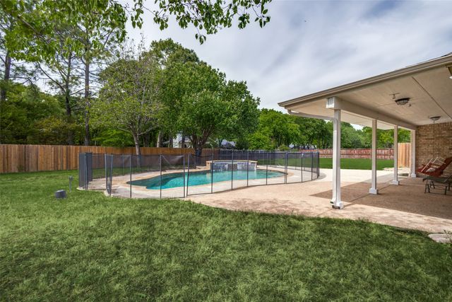 6623 Sapphire Circle S, Colleyville, TX 76034