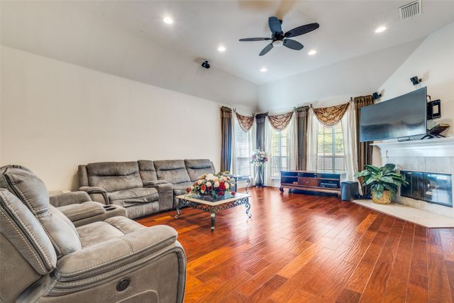 6623 Sapphire Circle S, Colleyville, TX 76034