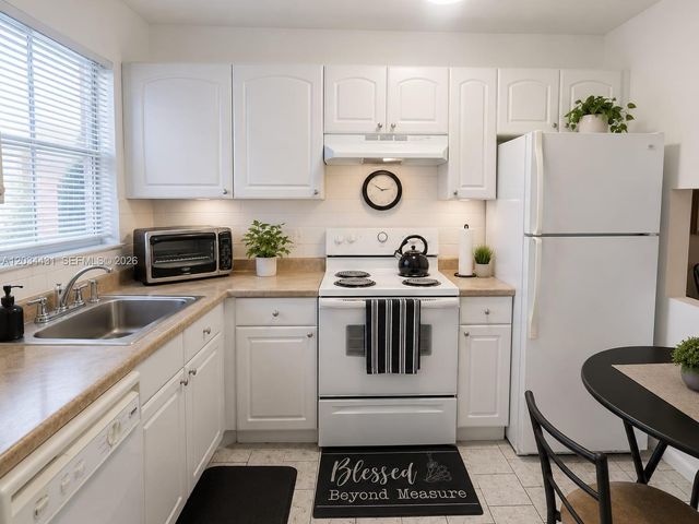 2801 N Pine Island Rd 304, Sunrise, FL 33322