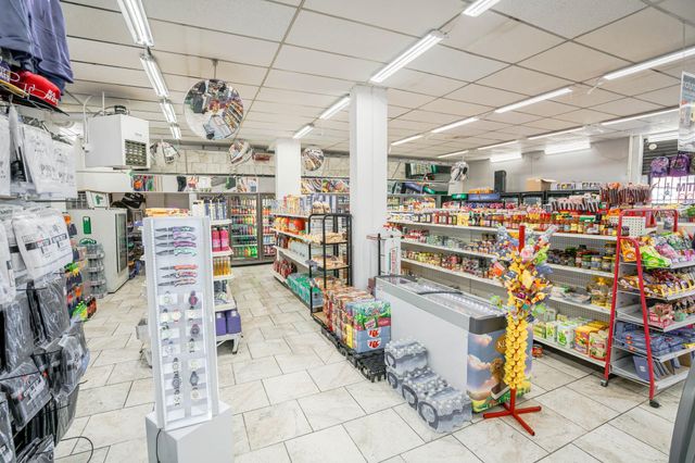 365 Earl Street, Saint Paul, MN 55106