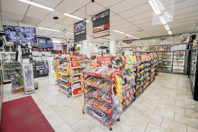 365 Earl Street, Saint Paul, MN 55106