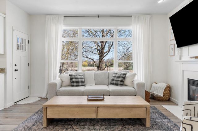 668 Newberry Lane, Chaska, MN 55318