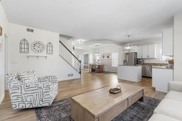 668 Newberry Lane, Chaska, MN 55318